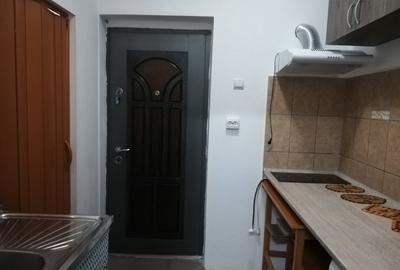 Garsonieră decomandată, mobilată în Port - 7