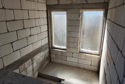Casă cu 5 camere cu Teren 1000 Mp în Roșu - 4