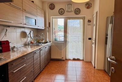 Apartament cu 4 camere de vanzare,Strada Crangului Nr. 11, zona Balta - 3