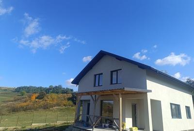 Casă cu 4 camere în Ipotești - 3