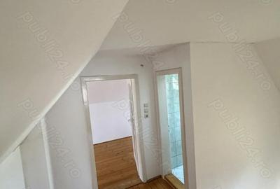 Casă cu 4 camere cu Teren 1219 Mp în Remetea Mare - 1