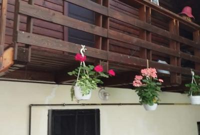 Casă cu 11 camere cu Teren 1560 Mp în Moieciu - 1