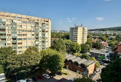 Apartament cu 3 camere decomandat în Tudor - 9