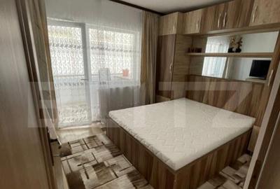Apartament cu 3 camere decomandat, mobilat în Micro 11