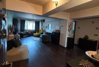 Apartament cu 3 camere în Mioriței