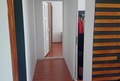 Apartament cu 3 camere semidecomandat în Groapa