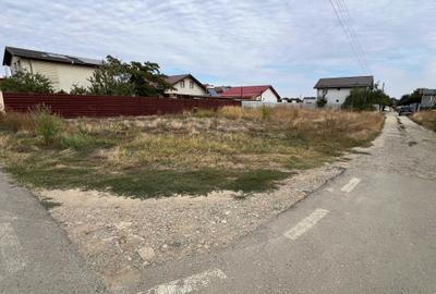 Teren de 1036 mp, în Dobreni - 2