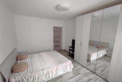 Apartament cu 3 camere semidecomandat, mobilat în 1 Mai - 2