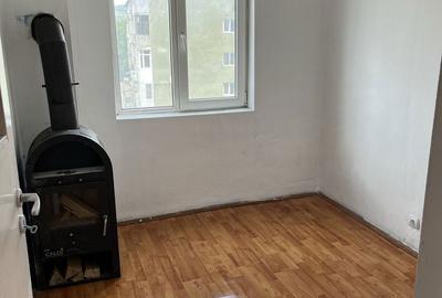 Apartament cu 3 camere semidecomandat în Aleșd - 3