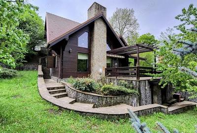 Casă cu 6 camere cu Teren 4042 Mp în Central - 2