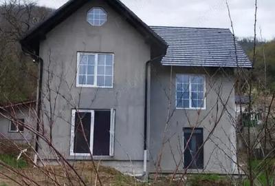 Casă cu 3 camere în Șimleu Silvaniei - 8