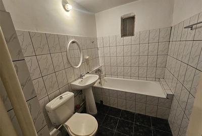 Apartament cu 3 camere decomandat în Micro IV - 21