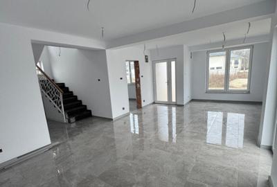 Casă cu 4 camere cu Teren 250 Mp în Est