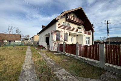 Casă 7 camere de vânzare/închiriere Izvin + anexă 90 mp- Comision 0 - 2