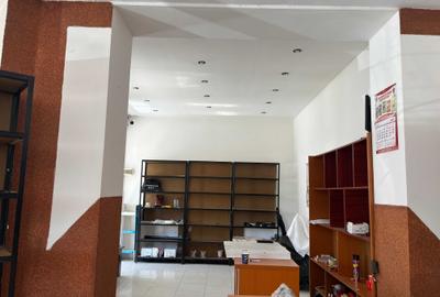 Spațiu comercial, de 80 mp, în Central - 5
