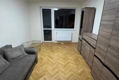 Apartament cu 3 camere decomandat, mobilat în Gruia