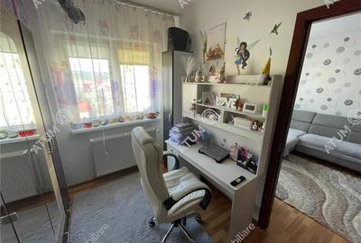 Apartament cu 2 camere nedecomandat, mobilat în Vasile Aaron - 3