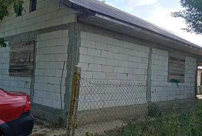 Casă cu 3 camere cu Teren 2000 Mp în Cosâmbești - 2