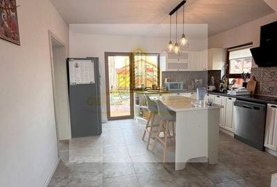 Casă individuală cu 4 camere cu Canalizare în Cristian - 9