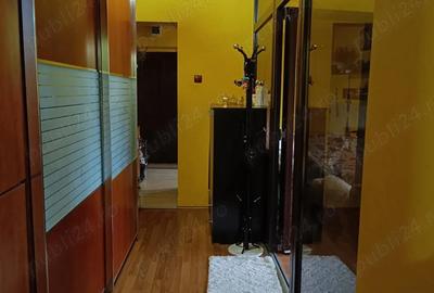 Apartament cu 3 camere semidecomandat în Central - 2