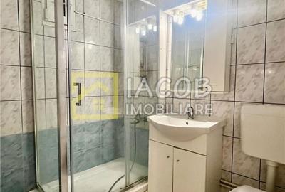 Apartament cu 3 camere decomandat în Coman - 3