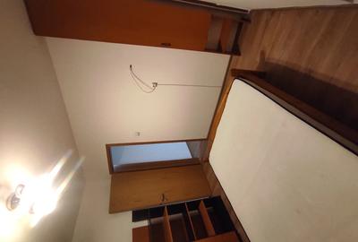 Proprietar ,ofer spre inchiriere apartament nedecomandat cu 2 camere la etajul 2 - 5