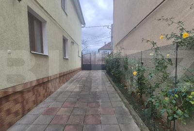 Pensiune turistica + casa de locuit, 315 mp, teren 761 mp, z - 2