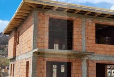 Casă cu 4 camere cu Teren 460 Mp în Central