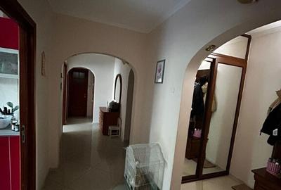 Inchiriez apartament 3 camere Micro 13 - 7