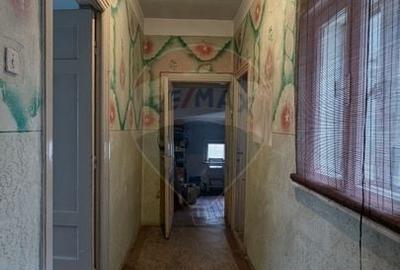 Casă cu 11 camere cu Teren 330 Mp în Iancului - 52