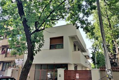 Vila de vanzare in zona Bucurestii Noi - Metrou Jiului Vila de vanzare in zona Bucurestii Noi - Metrou Jiului - 1