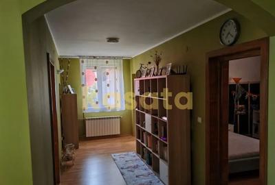 Casă cu 7 camere cu Canalizare în Central - 12