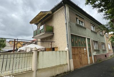 Casă cu 4 camere decomandat cu Teren 100 Mp în 14 Mai - 1