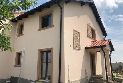 Casă cu 4 camere în Giroc