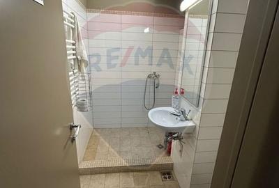 Spațiu comercial, de 42.369998931885 mp, în Policlinica - 13