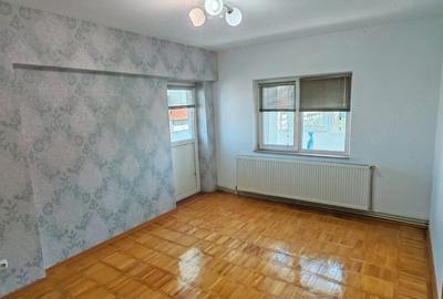 Apartament cu 3 camere decomandat în Nord - 1