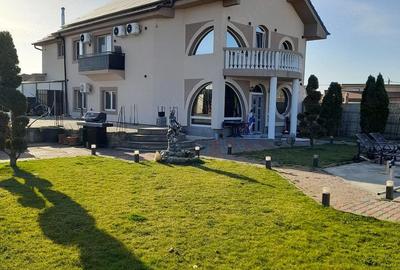 Casă cu 8 camere cu Teren 2594 Mp în Vest - 4