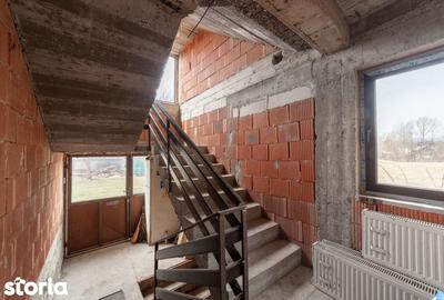 Casă cu Teren 4563 Mp în Central - 7