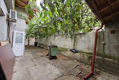 Casa 4 camere curte libera 70mp langa Metrou Eroii Revolutiei Sector 4