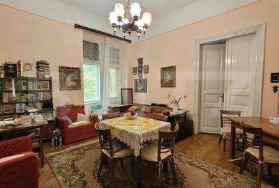 Apartament de vanzare, cu 2 camere, 100 mp, arhitectura istorica, zona Lunei