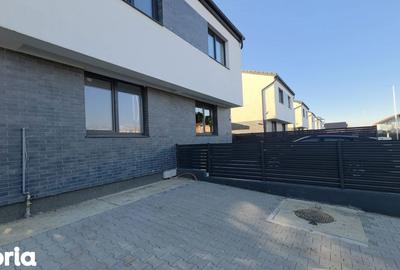 Casă cu 3 camere decomandat cu Canalizare în Sânpetru - 1