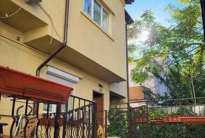 Casă cu 9 camere cu Teren 365 Mp în 13 Septembrie