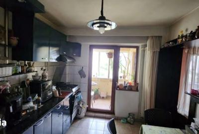 Apartament cu 3 camere decomandat, mobilat în Buzaului