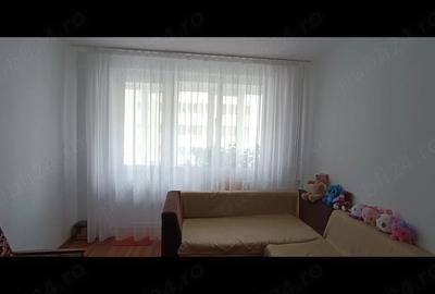 Apartament cu 3 camere decomandat, mobilat în Colentina