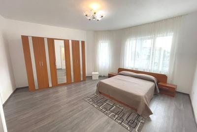 Casă individuală cu 4 camere cu Canalizare în Central