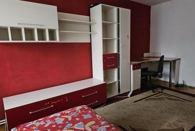 Apartament cu 3 camere decomandat, mobilat în Alexandru cel Bun