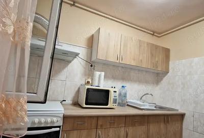 Apartament cu 2 camere decomandat în CET - 4