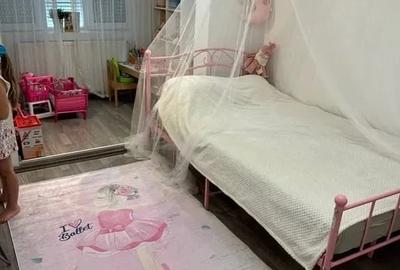 Apartament cu 3 camere decomandat în Aradului