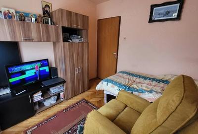 Apartament cu 3 camere decomandat în Aradului - 4
