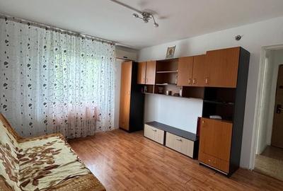 Apartament cu 2 camere semidecomandat, mobilat în Giurgiului